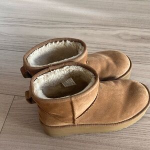 Women’s Ugg Platform Classics, size 9